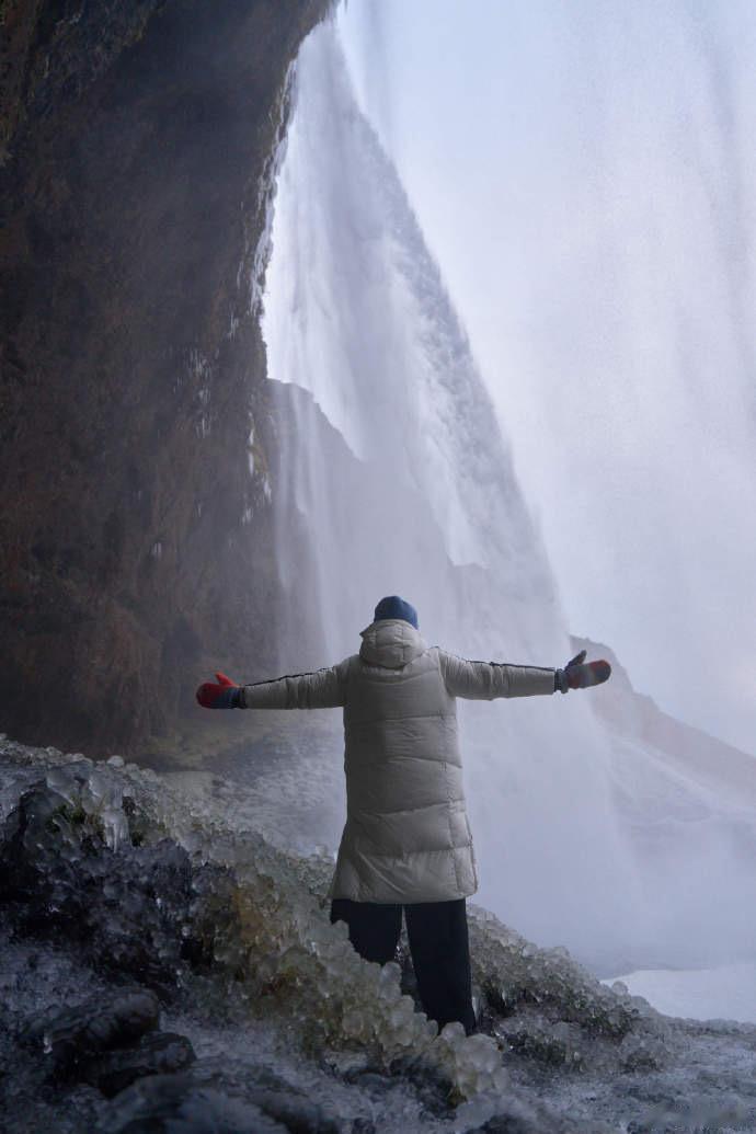 潘展乐更新社媒晒在冰岛的旅行照: 平凡之路