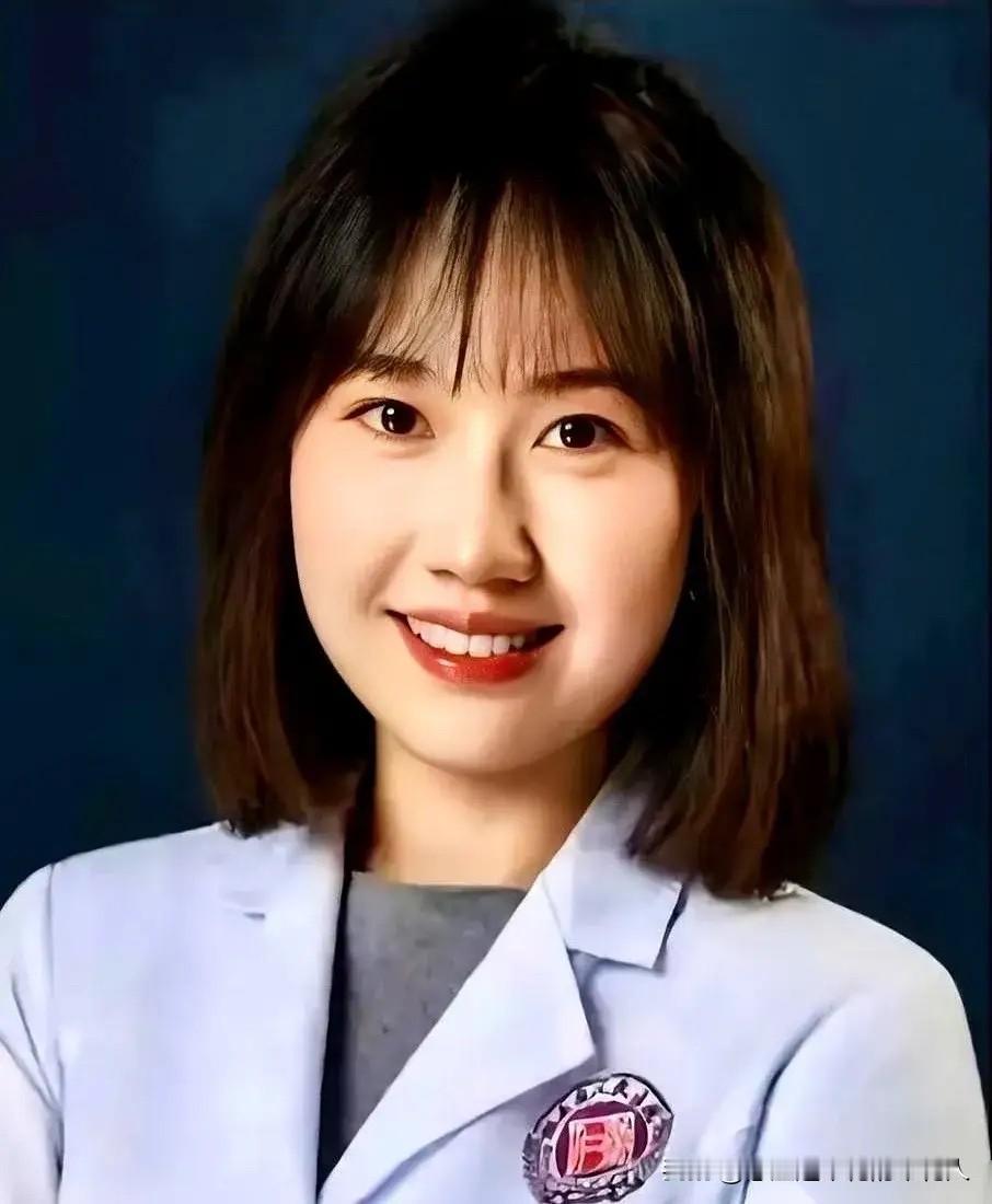 曾琦、祖雄兵这事儿，幕后还藏着个关键人物！8月18号下午3点，这人把微型摄像