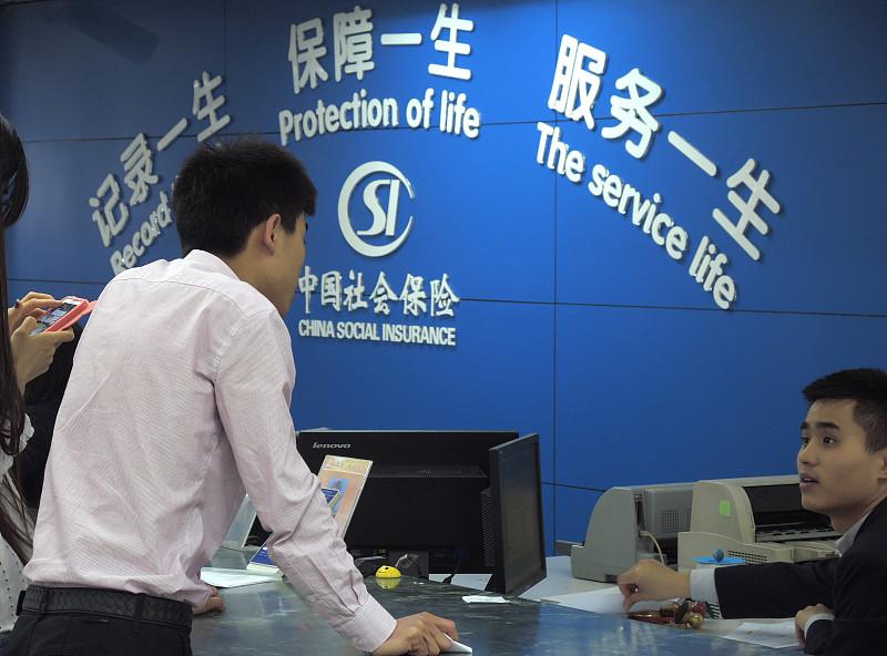 社保开始翻旧账了，这四种人最先被盯上，别等通知来了才慌。身边王姐上周就接到社保