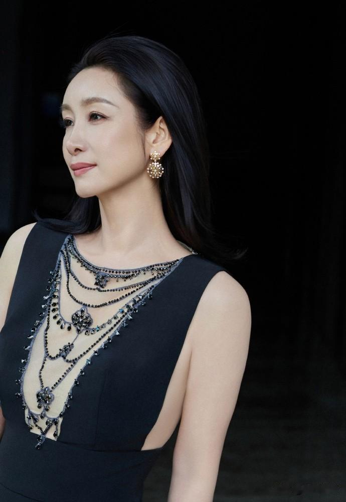 真拎得清！有人问秦海璐:“你为什么这么早就结婚生孩子了？”秦海璐说:“结婚是一个