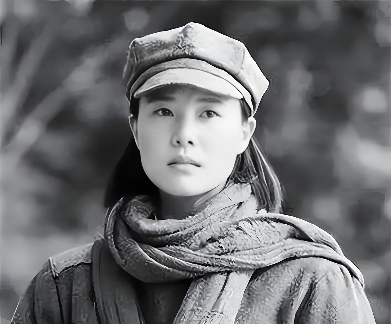 1950年，解放军在祁连山一带剿匪，一女匪头子竟然带着一帮手下主动投诚，她开口就