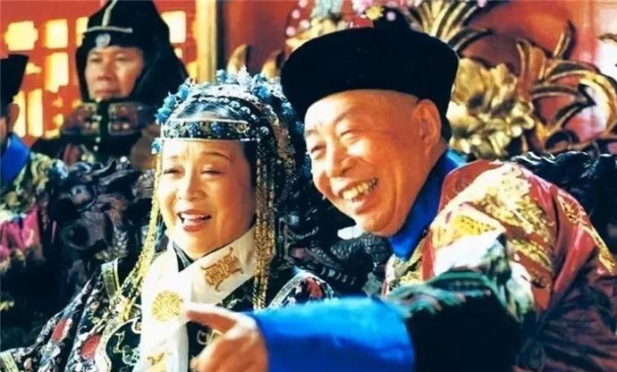 慈禧临终前死死盯着床前的李莲英，脑子里盘算着让他殉葬。伺候了老佛爷三十八年的李莲