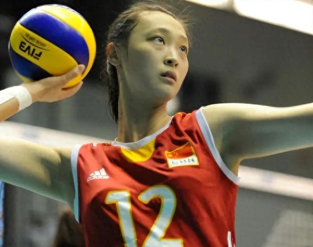 “排球女神”惠若琪怀孕背后：当生育困境来临，丈夫的“立刻决定”揭示婚姻真谛