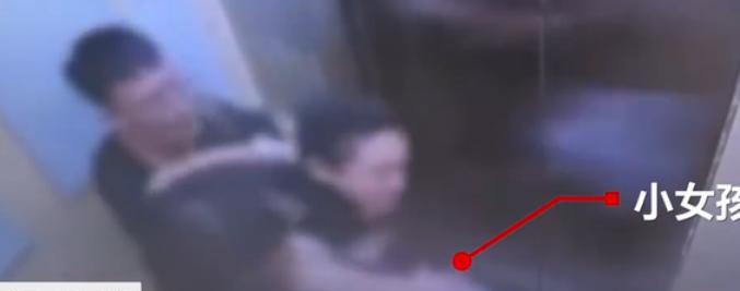 必须严惩！2025年6月19日，湖南浏阳，一醉汉被朋友搀扶进电梯。11岁女孩儿礼