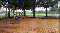 爆笑GIF: 你能别对我笑得那么甜嘛? 我心慌慌