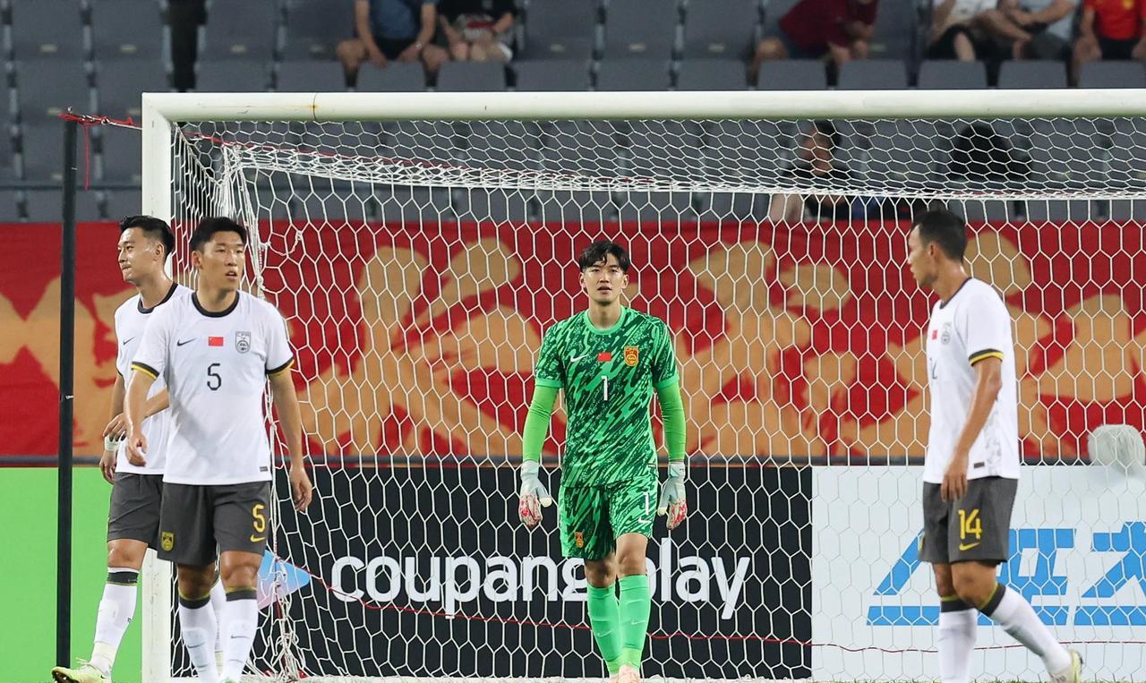 国足0-3惨败韩国，五个令人匪夷所思的事实:1、在近期被球迷拿来跟苏超对比后，
