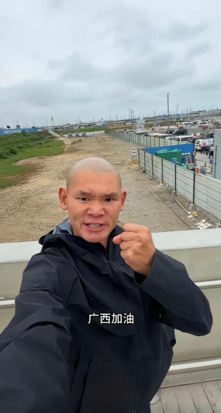 大家不要再羡慕湖远行了。我们永远不可能成为他。原因很简单，不是每个人赚了钱都