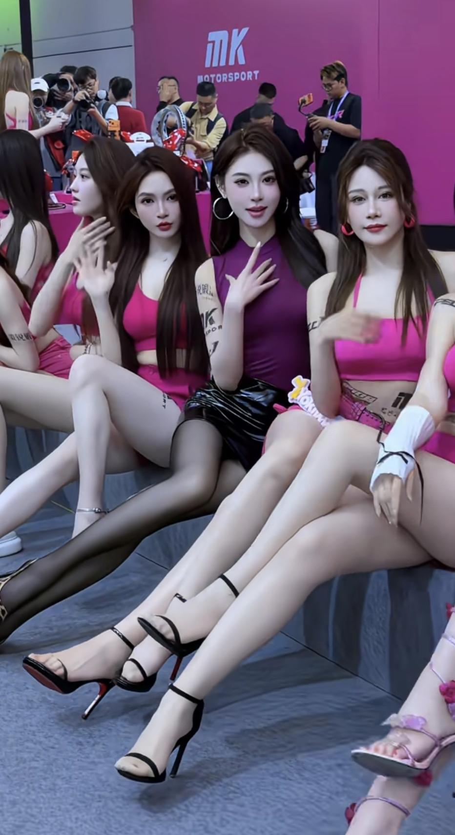 Motorsport车展现场美女模特惊艳亮相，引爆全场！在MKMotor