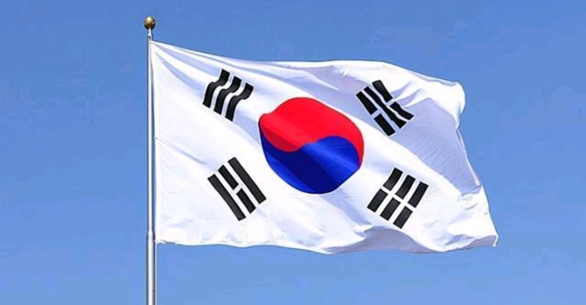 在缺席我们的阅兵纪念活动之后，韩国紧急做了两个动作，意图拉近对华关系！韩国或正在