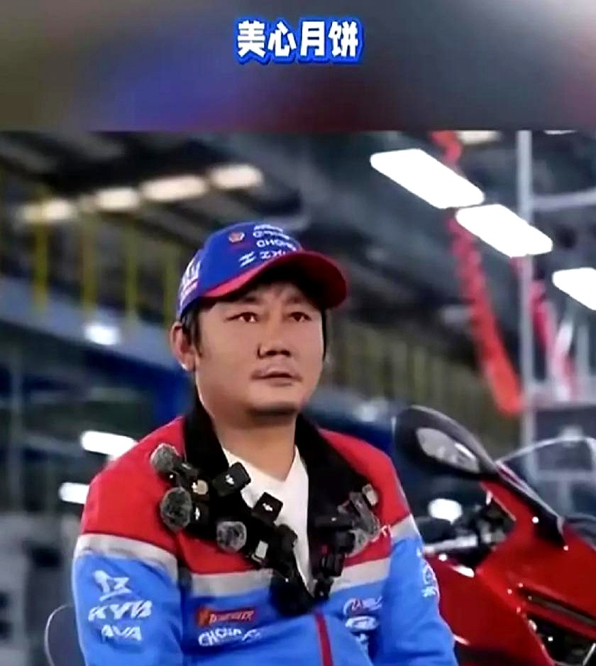张雪机车今年中秋福利单子一出来，直接把打工人看酸了。260块的香港美心月饼、700块的大闸蟹卡，加上