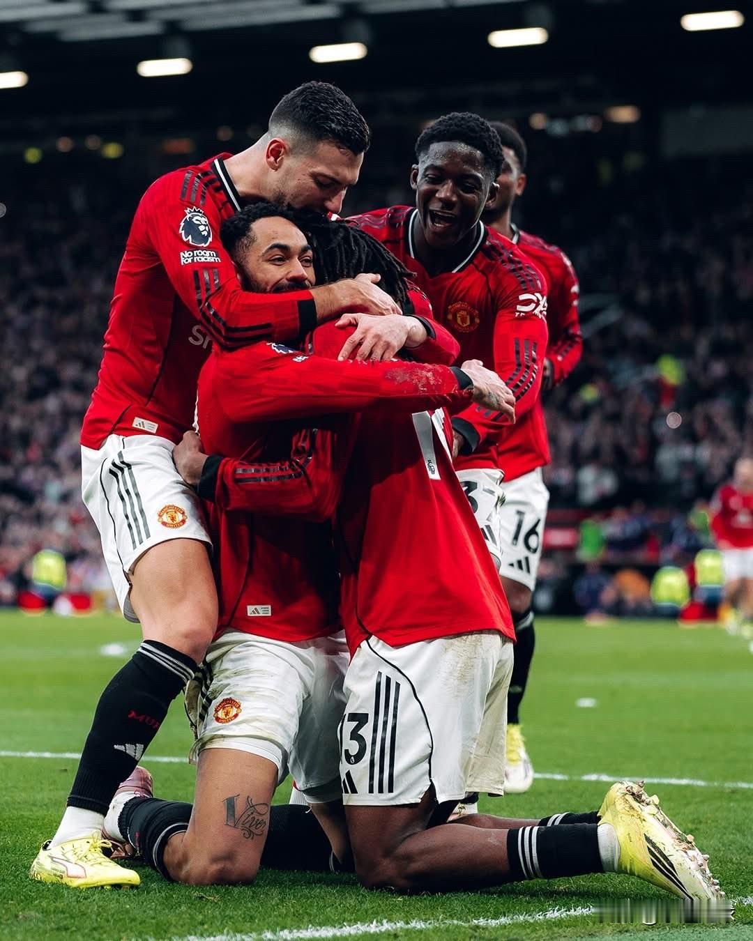 曼联本赛季进攻数据一览：—射门次数：第1名（361次）—射正次数：第1