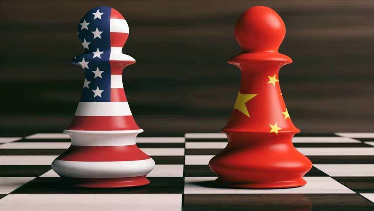 淘宝卖衣服的，五角大楼说它是军工企业。因为工信部管着它。阿里说自己就是个