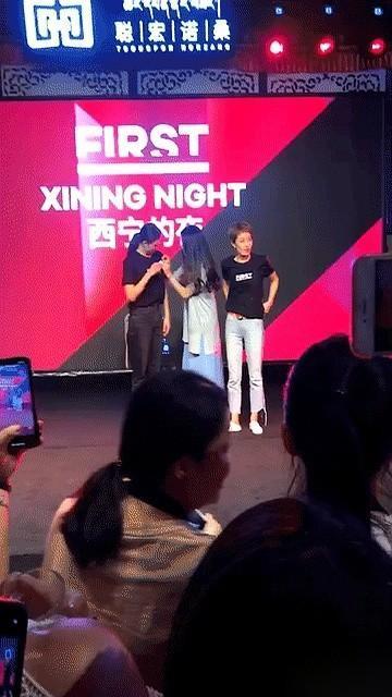刷到马伊琍，我一秒穿越。真的，就差一条丁字裤的带子明晃晃地露在外面了。她那条低