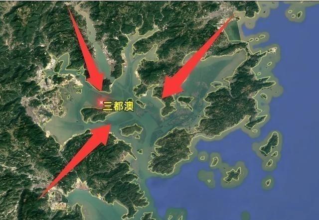 中国发现一个能停靠上百艘航母的深水港，位置太关键了！你敢信吗？在咱们国家的东