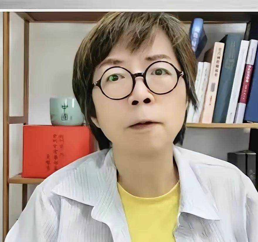 黄智贤怼郭正亮：你以前写“台湾前途决议文”，现在来批我哥？黄智贤最近把炮口对