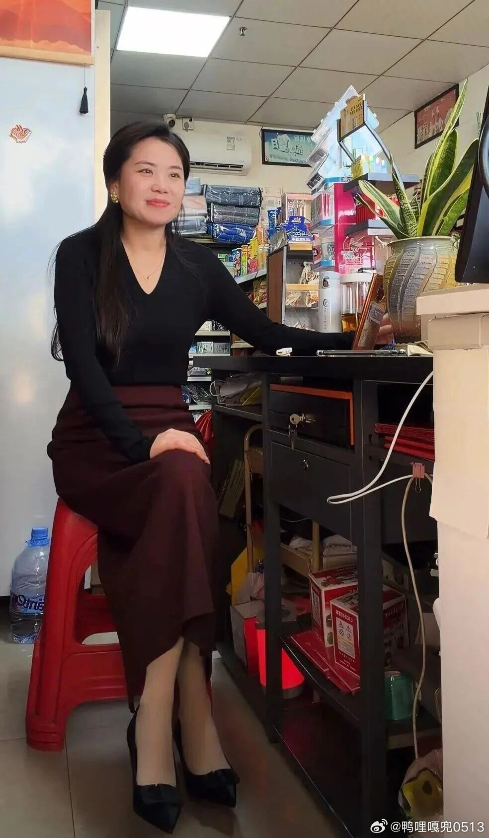 写真优雅气质的超市老板娘