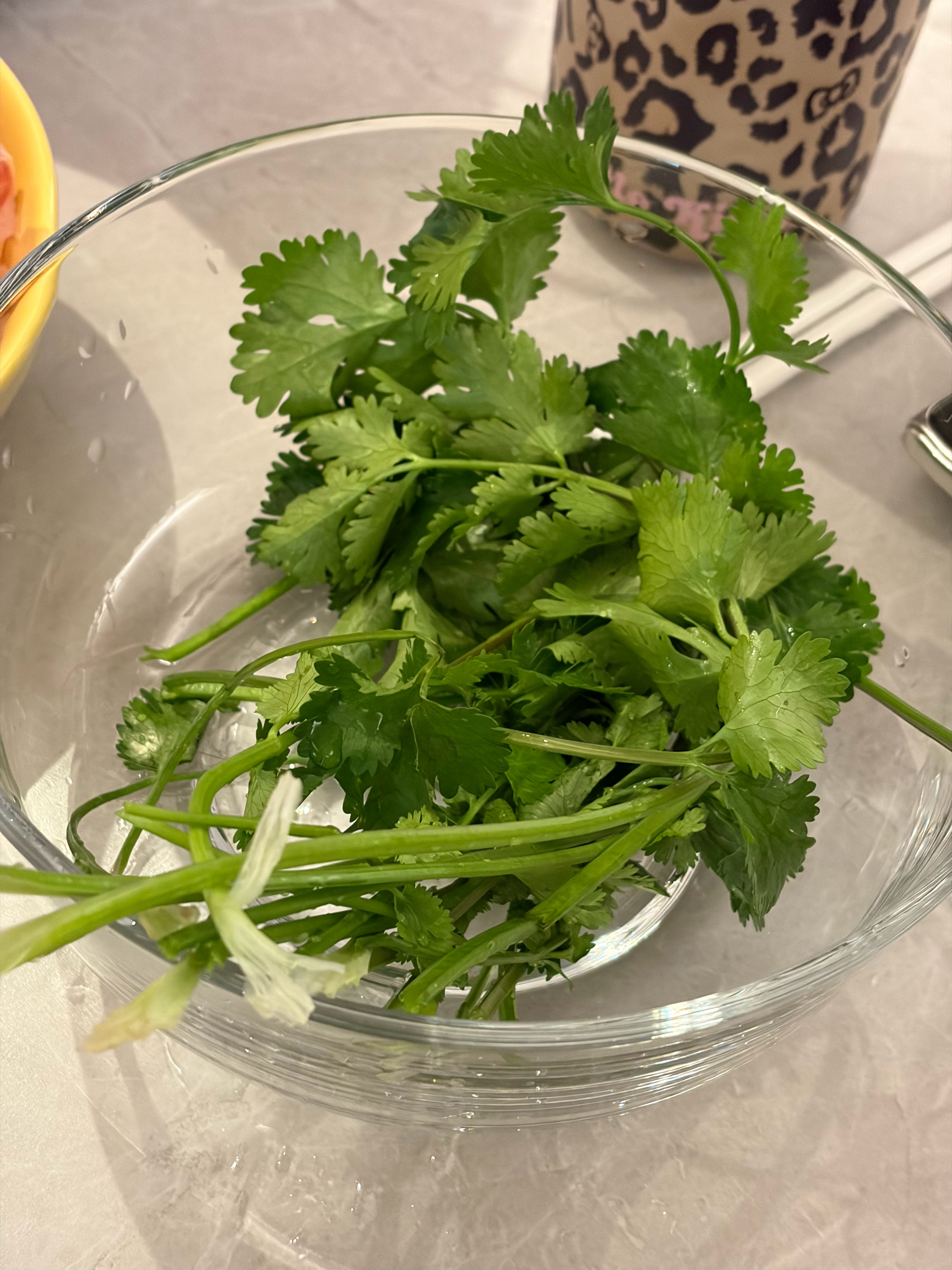 今天美丽的朋友来家里吃饭，美丽做了满汉全席招待她​​​