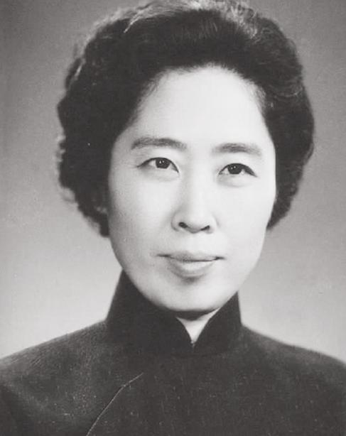 1979年，王光美迈出监狱大门，迎接自由的那一刻，她万万没想到，第一个来探望的人