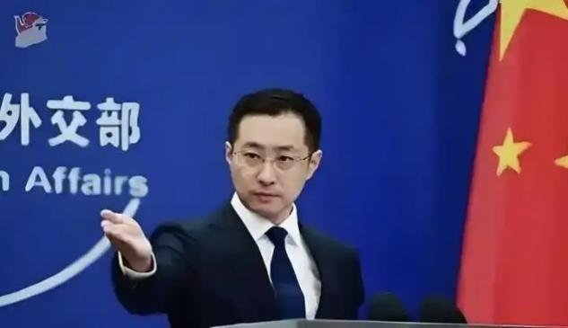 战斗随时打响？马杜罗对华求助，特朗普一箭三雕，中方捅破窗户纸。剑拔弩张，战斗随时