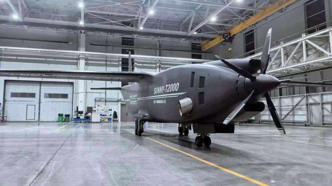运投无人机SUNNY-T2000该机最大载货重量达2t，配备15立方米规整矩形货