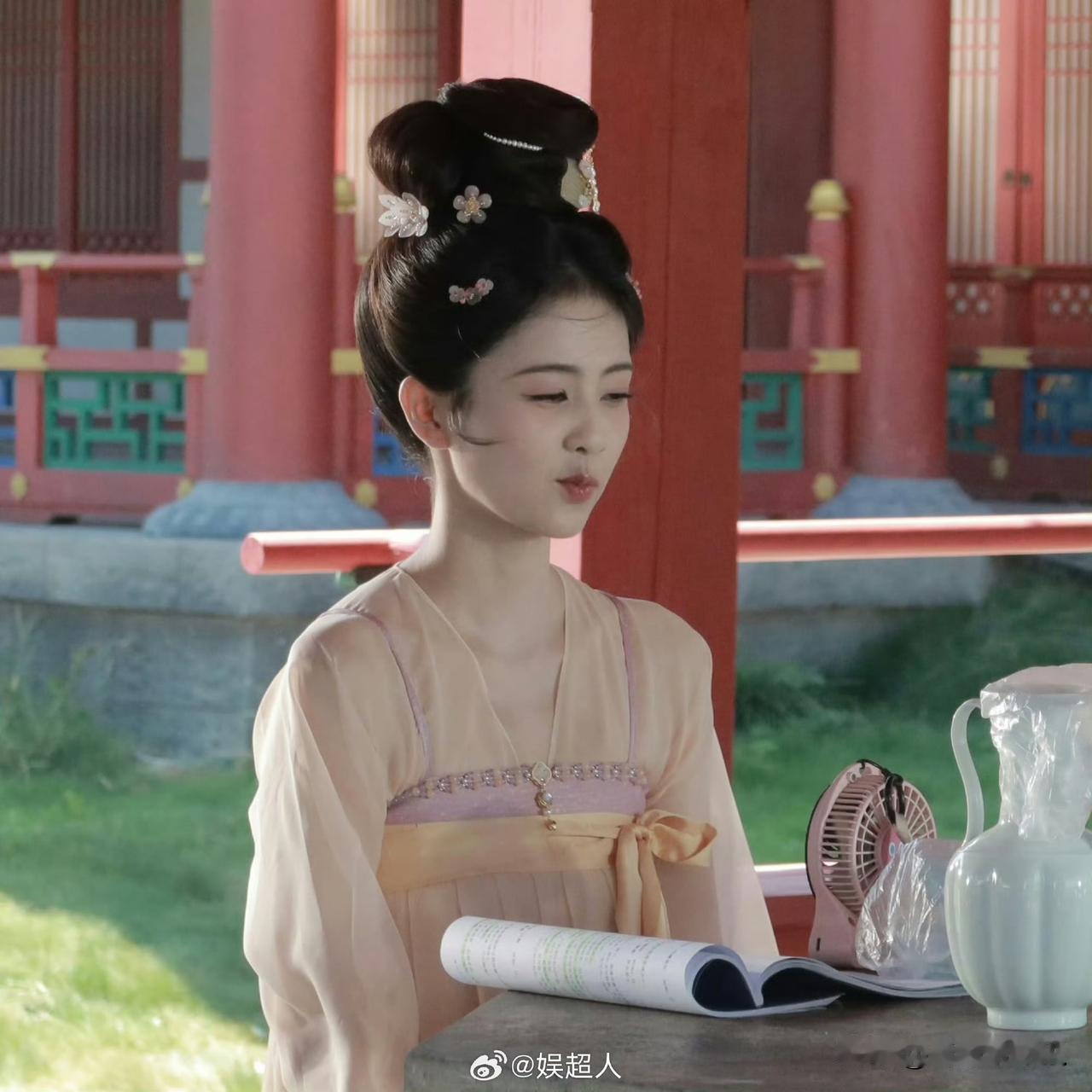 白鹿大概率会换团队但不会换公司，这是续约沟通的条件，还有就是他后续会建立自己的
