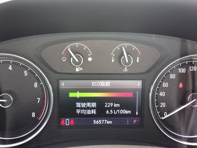 君越最大的缺点就是费油！平时市区上下班，能干到十多个油，行情不好，油都加不起来