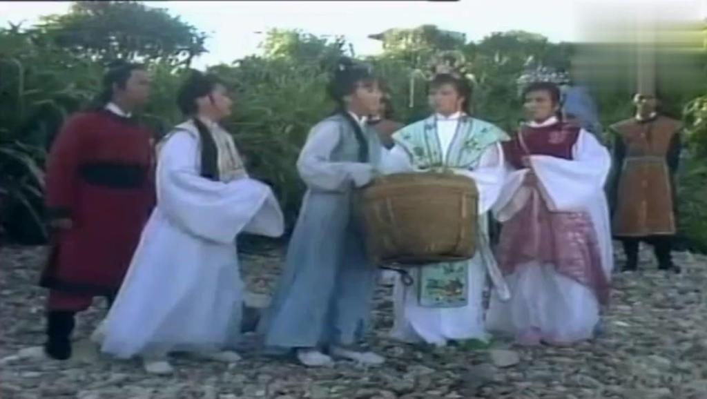 主题歌 佛祖点化赵雅芝片段 打开 赵雅芝观世音,观音善心帮老妇,得到