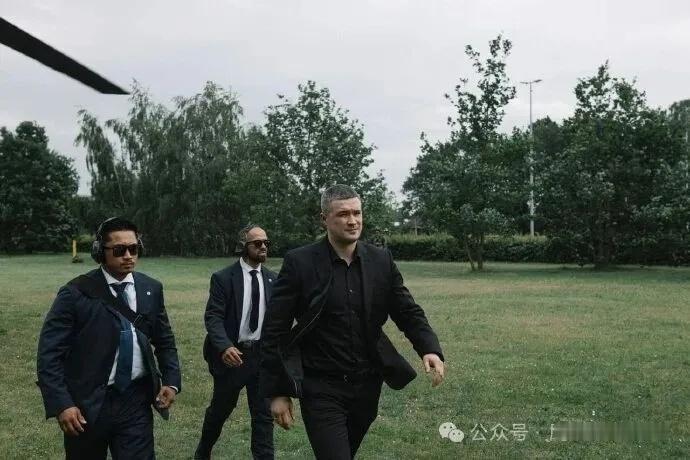 目前，乌军总司令和总参谋长都已完成更换，但乌克兰各地的抗议示威活动仍未结束，这些