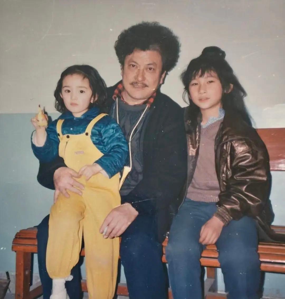 😯，杨幂小时候真是洋娃娃，好可爱​​​