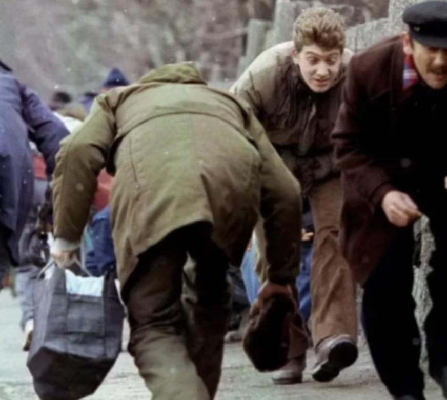 萨拉热窝围城战告诉我们，现在用常规武器，根本打不下来一座人口超百万的城市！ 