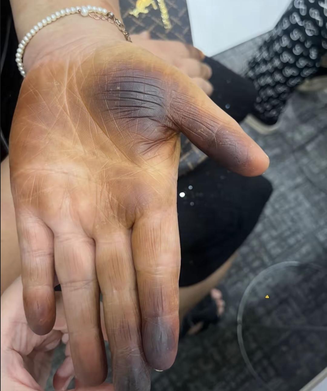 最近听说有个人想雇保姆，月薪给八千块，这价格不算低了。但人家有几个硬性要求，比如