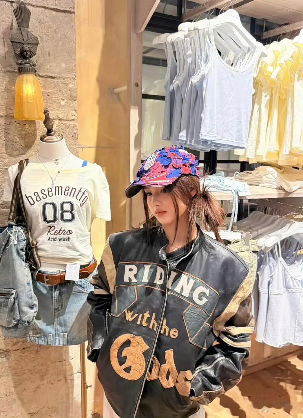 艾米被指没有路人身材好，太苛责了吧，人家还是个18岁的小姑娘呢