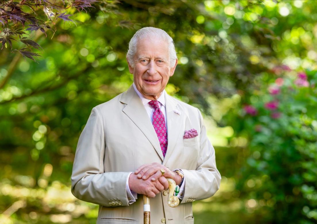 77岁的查尔斯三世，刚出生的时候，大英是日不落帝国，如今是日落帝国。他为了稳固