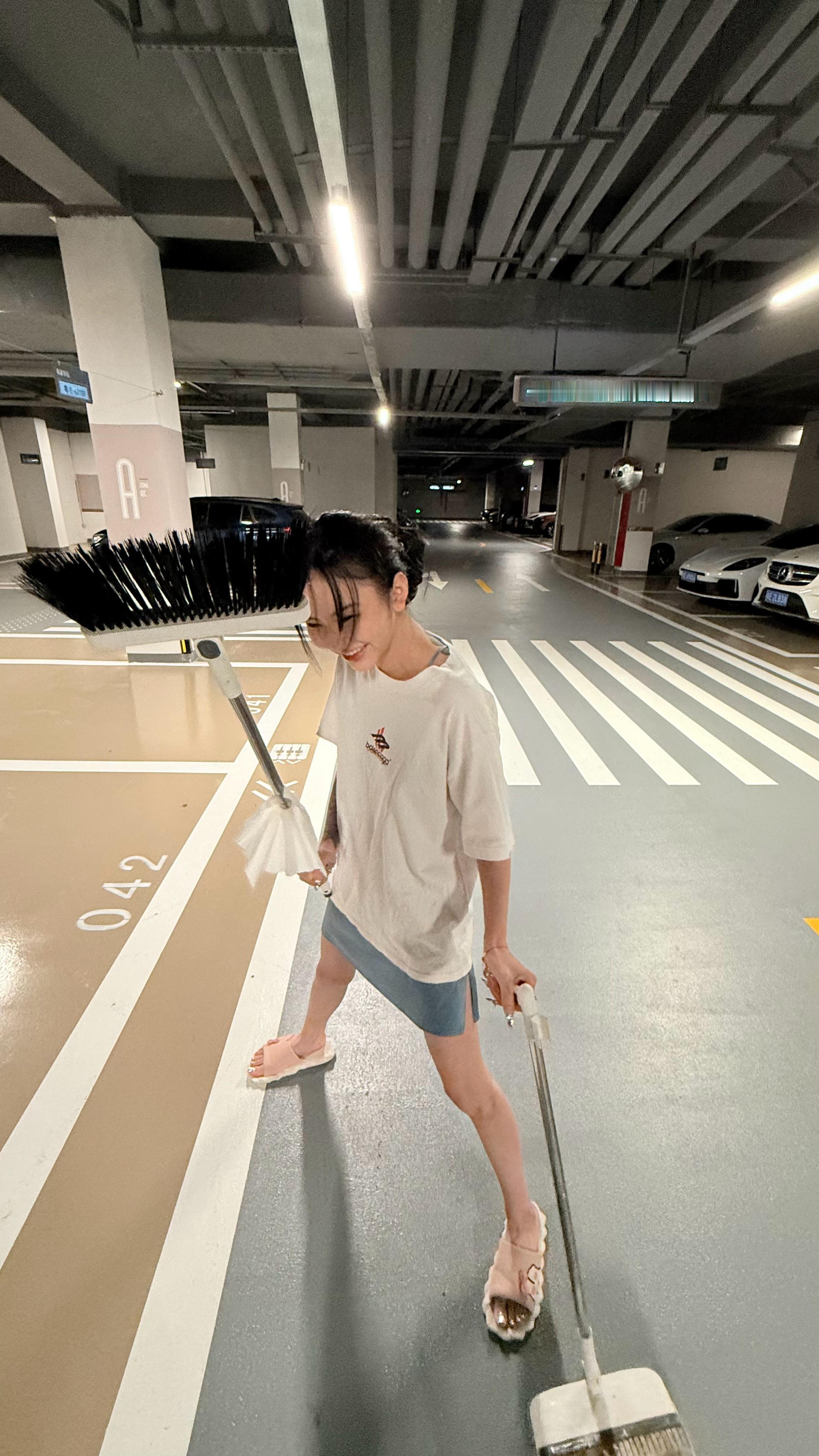 谁在叫我出门吃饭我就干谁101了[裂开]​​​