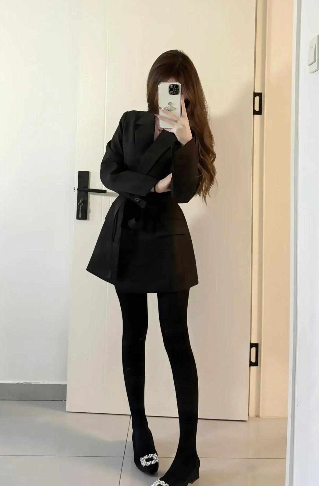 又到了喝下午茶的时间了，咖啡☕今天这身打扮出去，随意走一走，应该不会觉得冷吧，