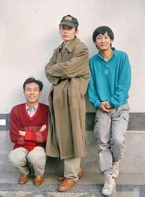 老照片中梁天，葛优，谢园三位颇剧喜感的男星同框：我觉得若戴上帽子，还是葛优最帅气