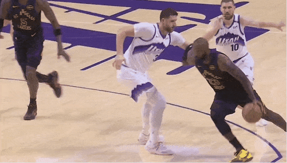 顿宝很开心！艾顿谈老大哥詹姆斯：“跟勒布朗一起打球，真的太舒服了。”“我