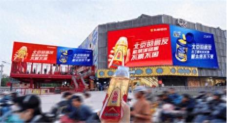 刚通过聆讯那天，庆功宴后的走廊，跟了项目三年的保荐人抽着烟苦笑：“发布会上那些增