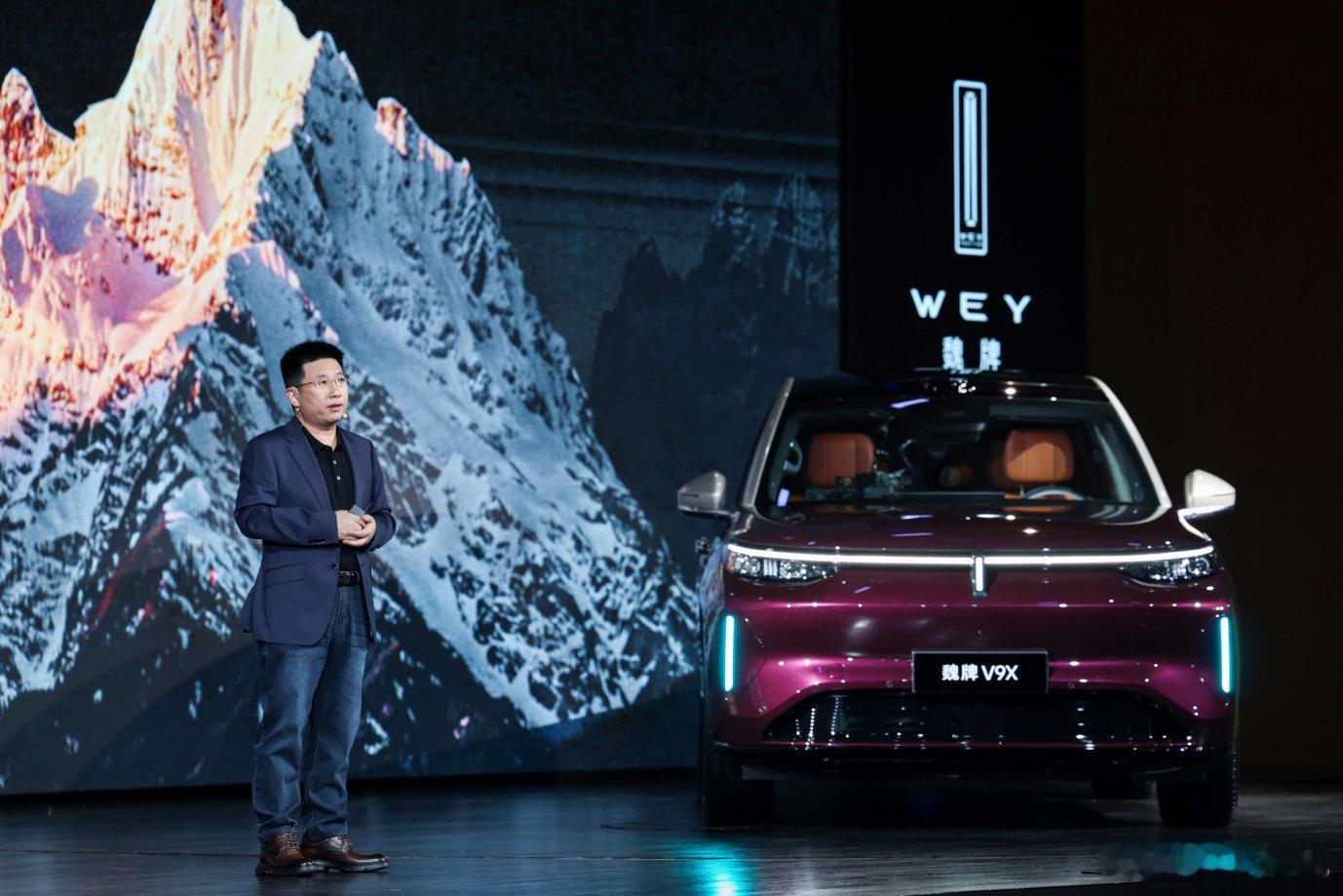 魏牌V9X终于预售了，37.18万起，直接杀入高端六座市场，看完配置真的有点心动