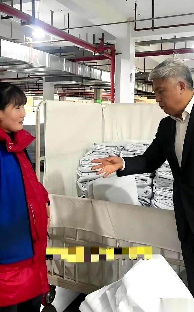 “放下！不准搬了！”安徽宣城一家布料厂，老板一声吼，整个车间轰隆隆的机器声，好