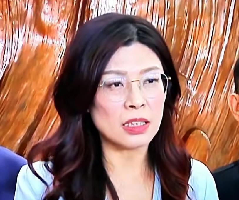 春节临近，应该邀请郑丽文来访大陆。为什么呢？此次邀请不为谈两岸统一，而为两