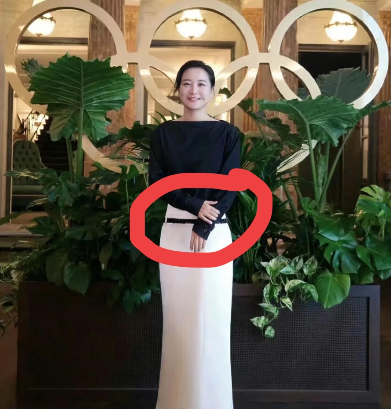 贾玲糊涂啊！我如果是她，现在既不会成天忙着做导演也不会参加各种活动，我会把自