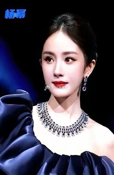 原来我们对杨幂的误解，居然深了十几年。早年她不肯赴导演深夜“对剧本”的局，直接被