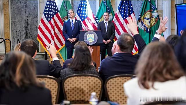 这是我第二次在媒体上见到美国人对我们使用这个侮辱性的词语，“乡巴佬”。第一次来