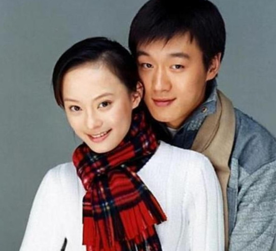 2010年，孙俪和邓超结婚时，佟大为直接在酒席上喝的酩酊大醉。邓超好奇地说：“你