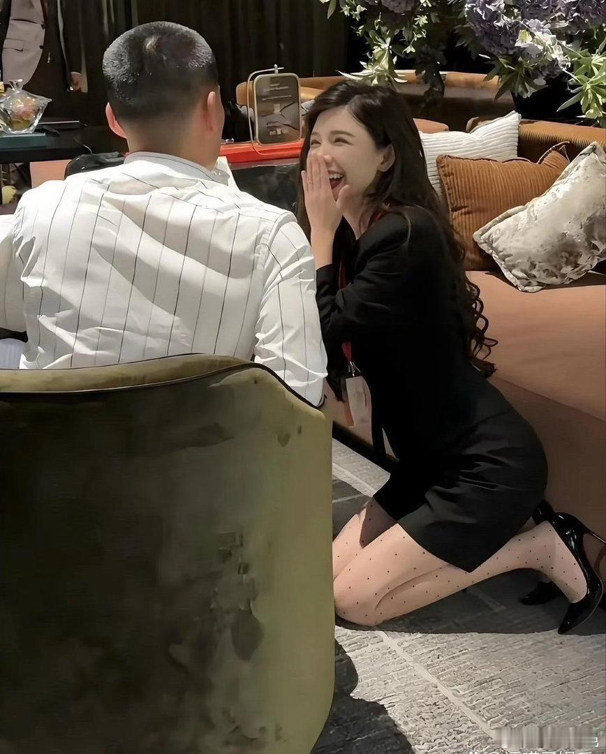什么是顶级销售，最后捂嘴一笑情绪价值直接拉满！