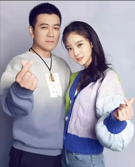 说真的，我觉得杨子挺可怜的。他跟黄圣依在一起17年的时间。这段感情不被看