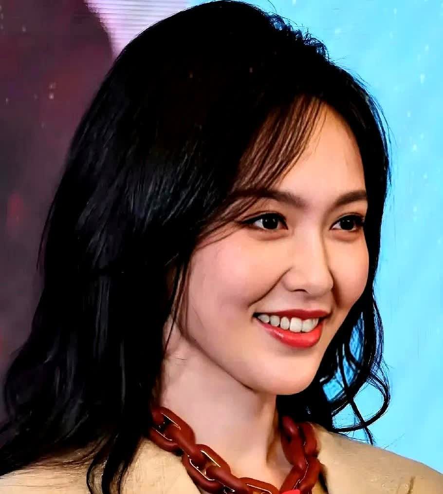 罗晋说：“你们总夸唐嫣是优雅女神，可只有我知道，她私下完全不是镜头前的模