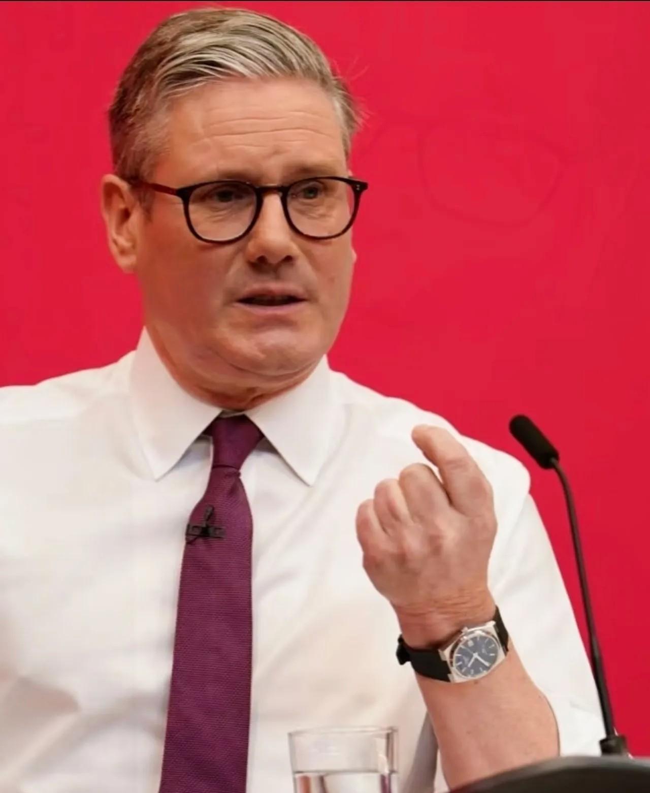 特朗普没想到，估计普京也没想到，2025年12月，英国首相斯塔默发表