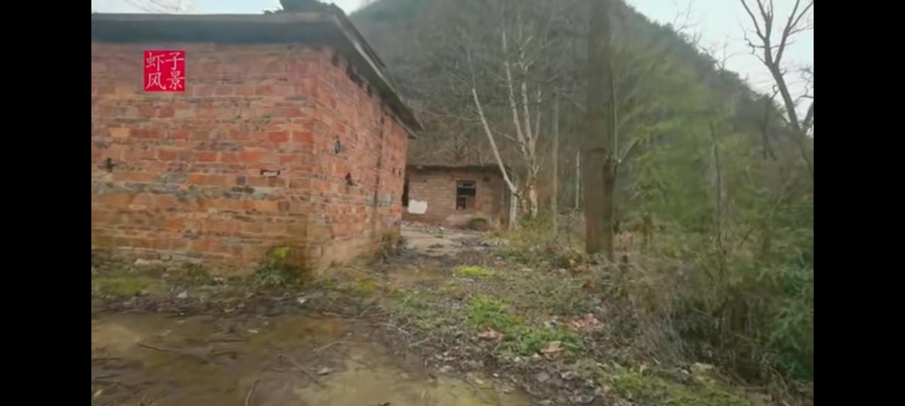 贵州某镇的房子150平方带院子，1.8万。这点钱打地基都不够，更别说砖瓦结构，